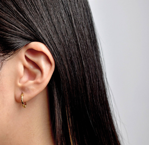 ISMAY GOLD HUGGIE HOOP EARRINGS