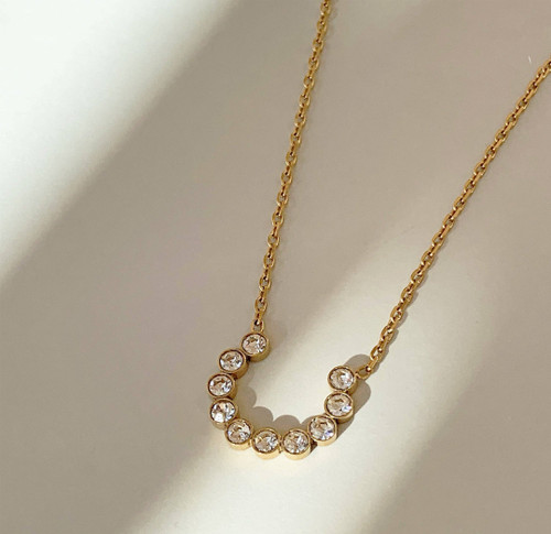 HEIDI GOLD HORSE SHOE PENDANT NECKLACE
