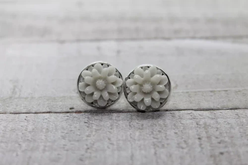 Lt Gray Dahlia Stud Earrings
