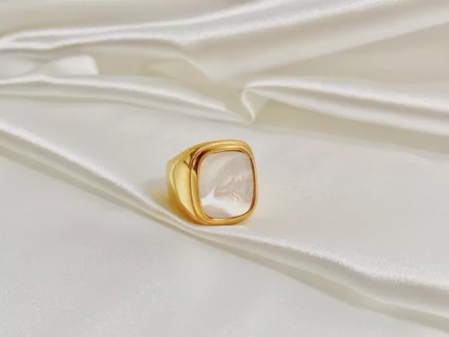 Aaliyah 18K Gold Ring