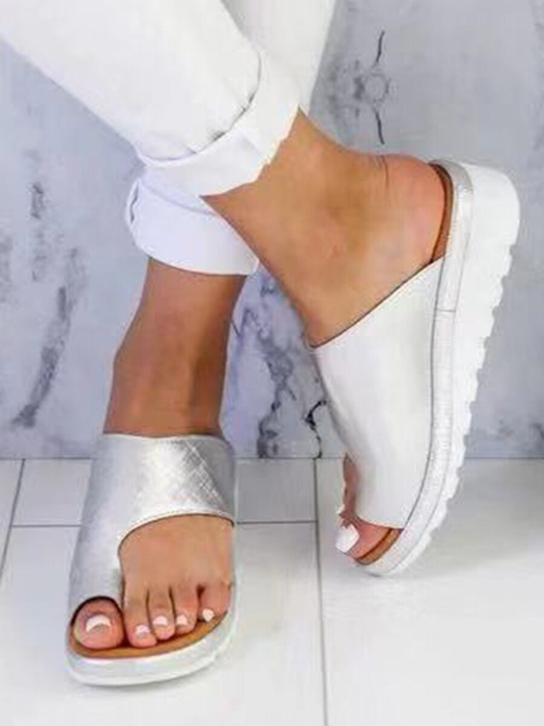 TOE RING BEACHWEAR SANDALS