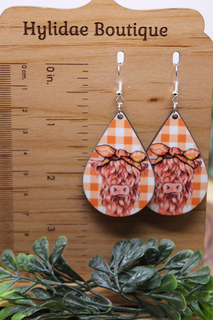 Highland Cow on Plaid || Teardrop Dangle Earrings