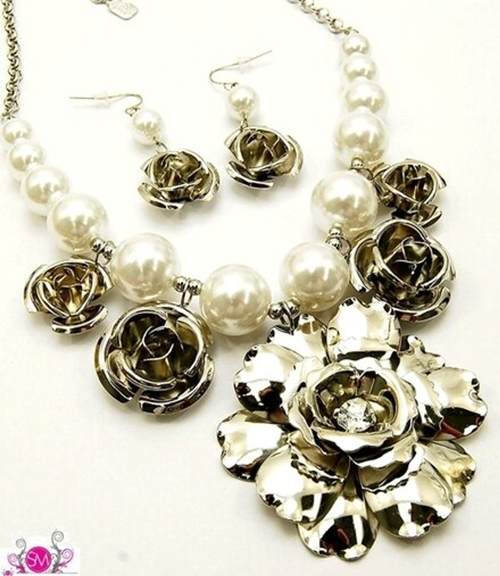 White Crystal Pearl and Chunky Flowers Set