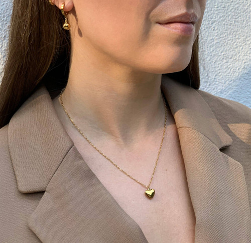 ESMEE GOLD HEART PENDANT NECKLACE SAMPLE