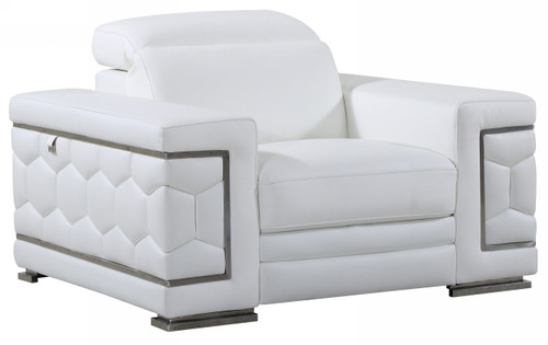 Homeroots 29-38 Inch White Sturdy Chair