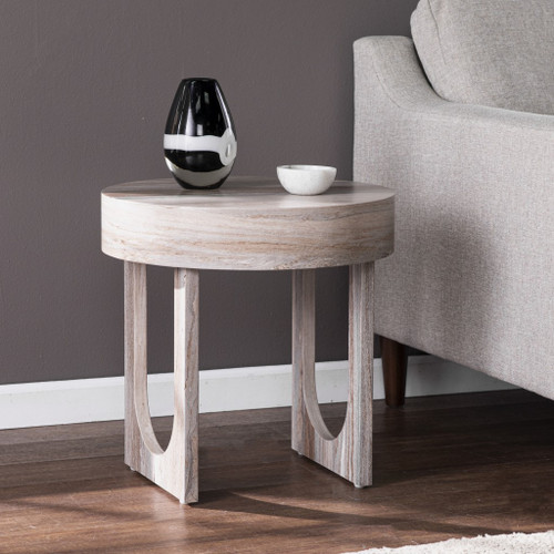 Homeroots Living Room 20" Round End Table, Brown, Manufactured Wood
