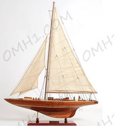 OMH USA The Endeavour Small-Scaled Model Sailboat