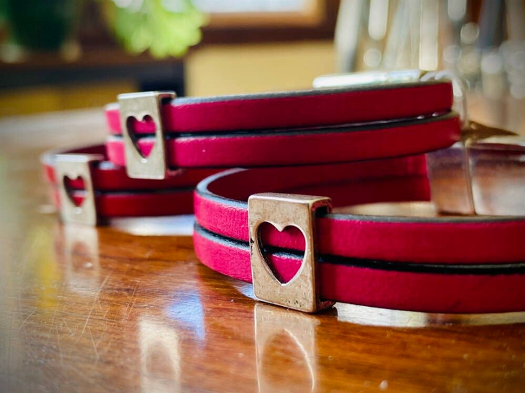 Heart Charm Leather Bracelet - 000854125352