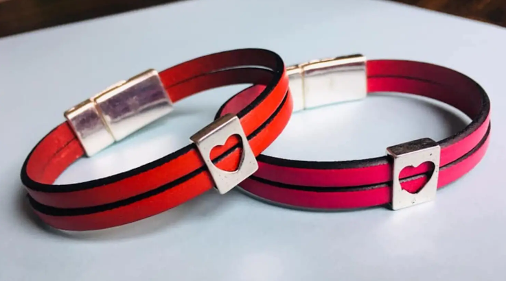 Heart Charm Leather Bracelet - 000854125355