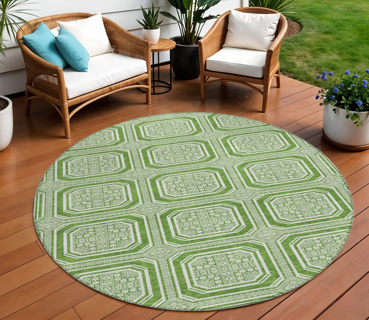 8' Green And Ivory Round Geometric Washable Indoor Outdoor Area Rug Transitional Style - Green, Ivory Color