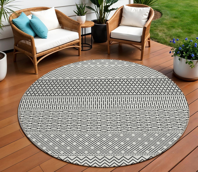 8' White And Black Round Chevron Washable Indoor Outdoor Area Rug