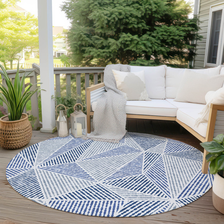 8' Navy Blue And Denim Blue Round Geometric Washable Indoor Outdoor Area Rug