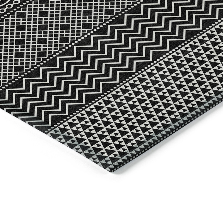 5' X 8' Black And Ivory Chevron Washable Indoor Outdoor Area Rug - 880016413236