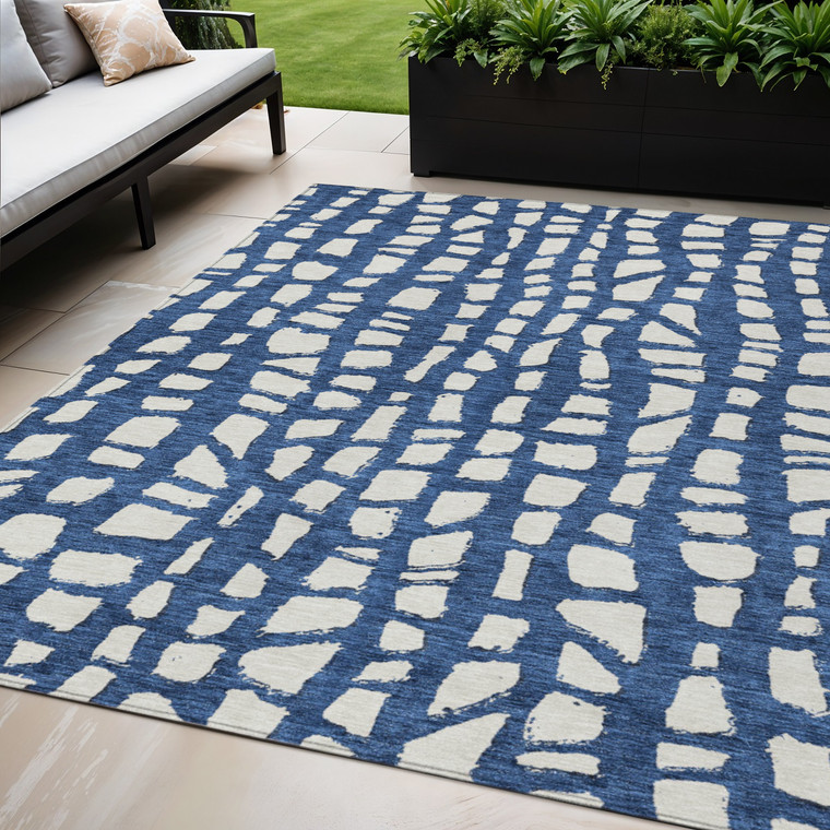 5' X 8' Navy Blue And Ivory Abstract Washable Indoor Outdoor Area Rug - 608219024109