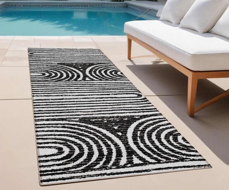 8' Runner Black and White Abstract Washable Non Skid Indoor Outdoor Runner Rug - Black, White
