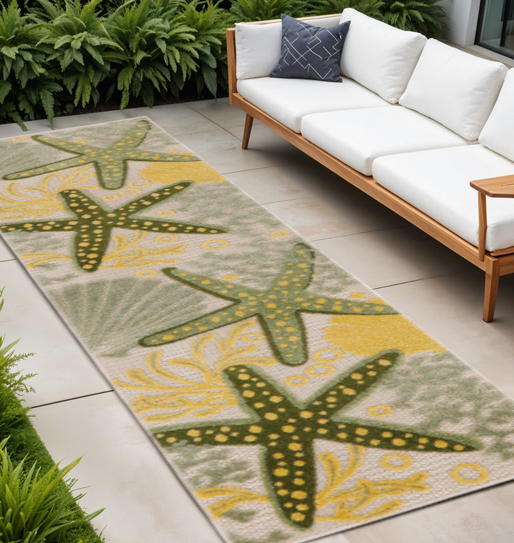 8' Green And Yellow Starfish Indoor Outdoor Runner Rug