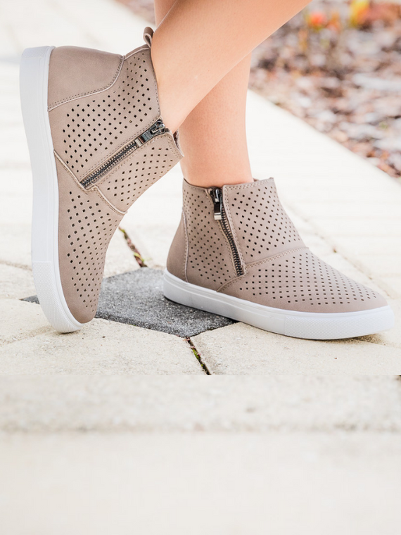 Fast 5 Taupe Sneakers Size 9