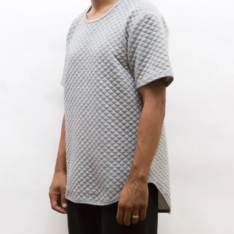 QUILTED SCALLOP TEE- GREY