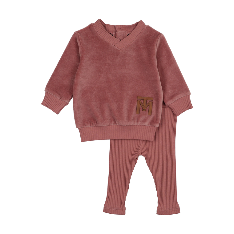 V-Neck Emblem Ensemble - 735525895151
