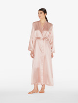 Robe de chambre longue rose poudré en soie_1