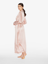 Robe de chambre longue rose poudré en soie_2