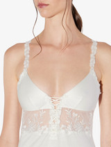 Nuisette courte blanche cassée avec tulle brodé_3