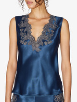 Top en satin de soie bleu foncé avec broderie en guipure «frastaglio»_3