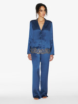 Pyjama en soie bleu foncé rehaussée d’une broderie en guipure «frastaglio»_1