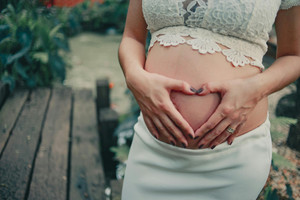 A Collection of Heartfelt and Inspiring New Mom Quotes (Plus Perfect Gift Ideas)