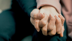 How to Cheer Someone Up: 10 Ways to Make Them Smile