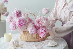 Affordable Gift Basket Ideas for Students, Teachers & Friends