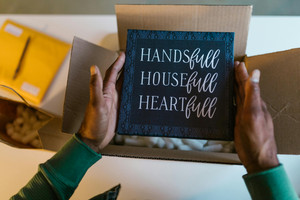 How to Offer a Thoughtful Message of Condolence – Words & Gifts That Comfort