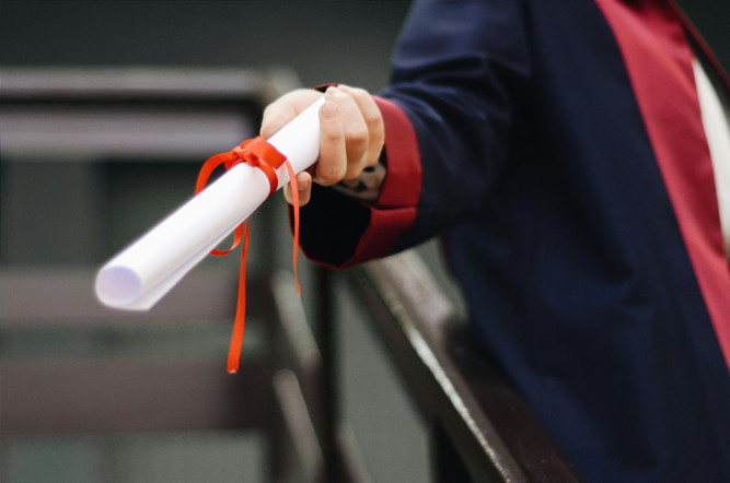 Expressing Gratitude: Heartfelt Thank-You Messages and Gifts for Graduates