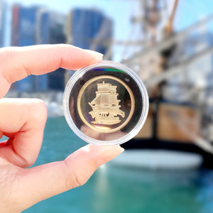 Endeavour - Souvenir Coin (7571) front Endeavour - Souvenir Coin (7571) front