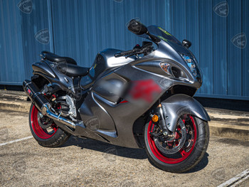 Suzuki Hayabusa GSX1300R metallic gray fairings