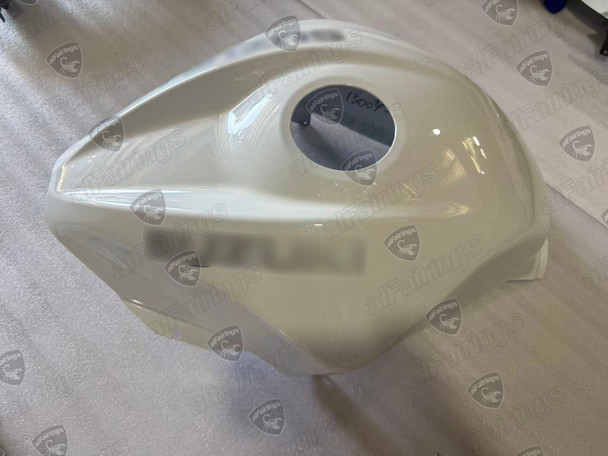 2021 2022 2023 2024 Suzuki GSX1300R Hayabusa tank cover pearl white 2021 2022 2023 2024 Suzuki GSX1300R Hayabusa tank cover pearl white