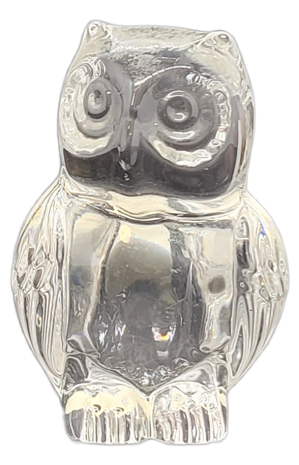 Front view of vintage Princess House clear lead crystal owl figurine