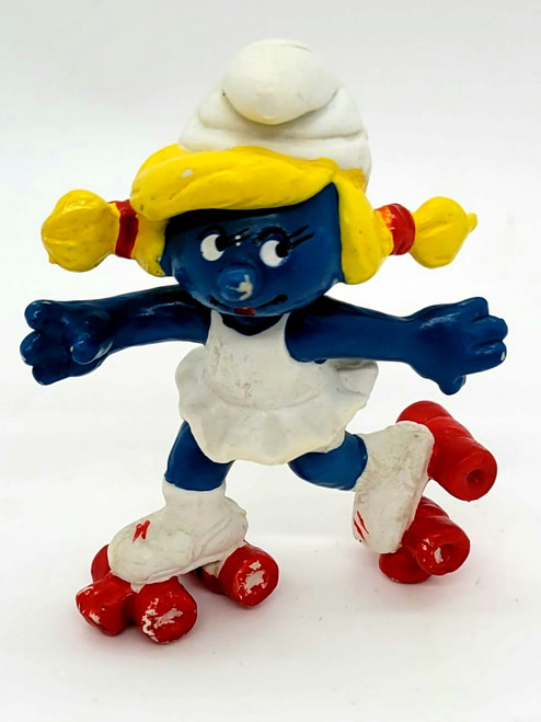 Vintage 1981 Peyo  2.0126 Rollerskate Smurfette PVC Figure