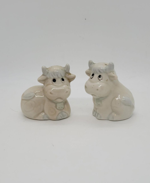 Unbranded Small White Cow Salt & Pepper Shakers Set, ceramic cow-shaped condiment dispensers with cute facial expressions and small horns.