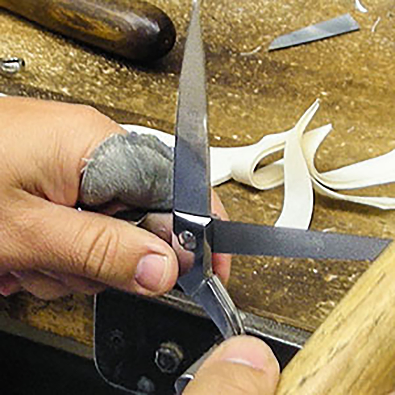 Gingher 8-Inch Knife Edge Bent Trimmer Shears (Left Handed)