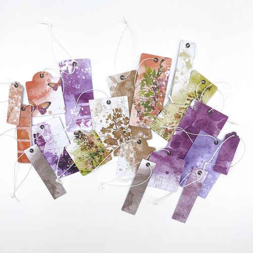 ARToptions Plum Grove Tag Set-18 Tags With Strings - APG38572