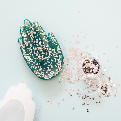 American Crafts Color Pour Resin Mold-Hand Dish - 34002256 American Crafts Color Pour Resin Mold-Hand Dish - 34002256