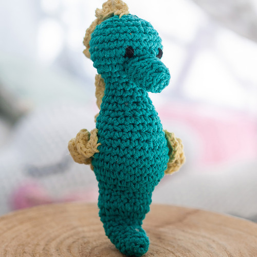 Hoooked Amigurumi DIY Kit W/Eco Barbante Yarn-Seahorse Bubbles - Lagoon - PAK13681