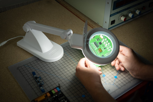 Daylight LED Magnifying Table Lamp-White - UN1050 Daylight LED Magnifying Table Lamp-White - UN1050