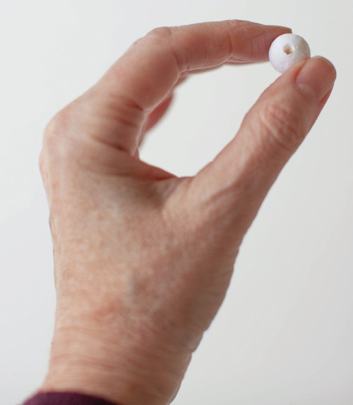 Lia Griffith Cotton Spun Paper Balls 15mm 24/Pkg-White - PLG42001
