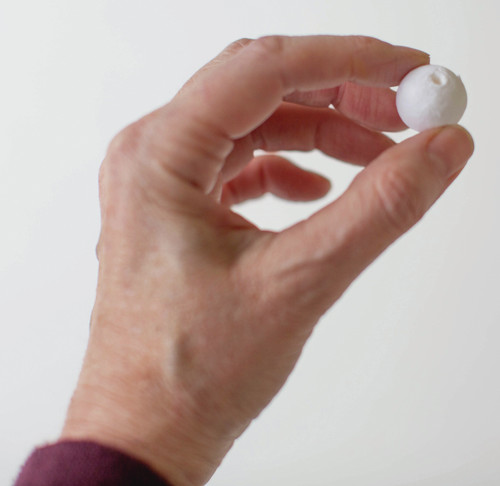 Lia Griffith Cotton Spun Paper Balls 20mm 24/Pkg-White PLG42002