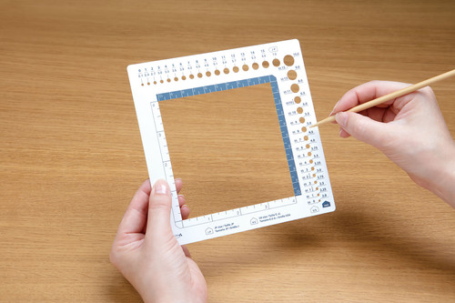 Clover Swatch Ruler & Needle Gauge- - 3200C