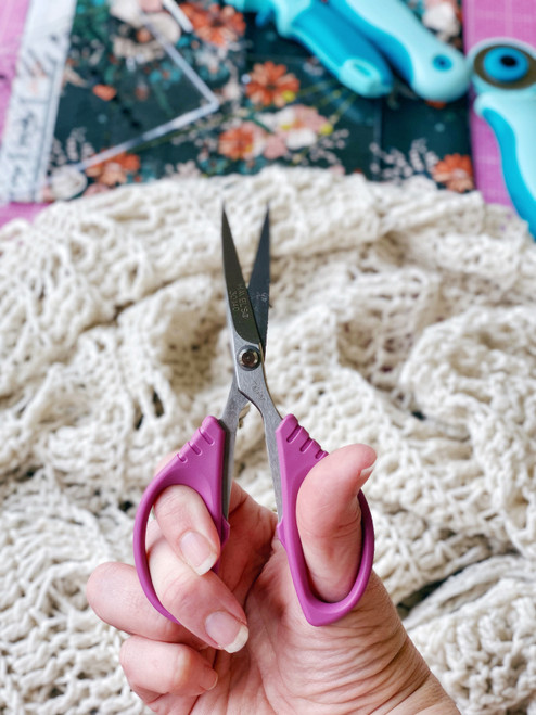 Havel's Sew Creative Curved Tip Applique Scissors 5.5"- - 30140 Havel's Sew Creative Curved Tip Applique Scissors 5.5"- - 30140