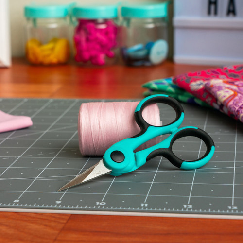 Singer ProSeries(TM) Detail Scissor 4.5"-W/NANO Tip(TM) Comfort Grip - 00557 Singer ProSeries(TM) Detail Scissor 4.5"-W/NANO Tip(TM) Comfort Grip - 00557