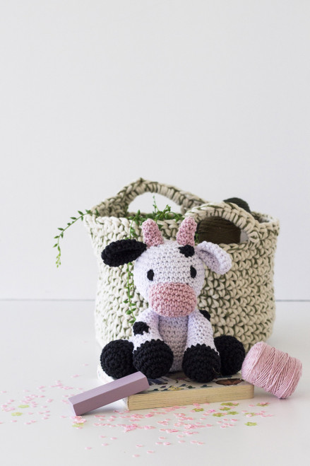 Hoooked Amigurumi DIY Kit W/Eco Barbante Yarn-Cow Kirby Lotus PAK128